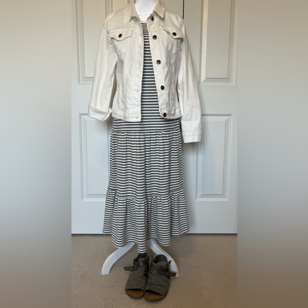 Women's White Denim Jacket - Picture 10 of 10